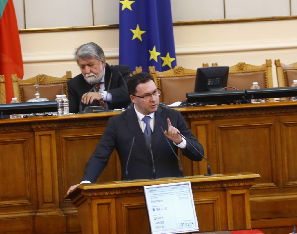 Даниел Митов изригна заради избора на шеф на парламента