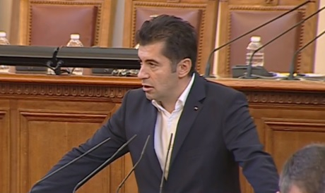 Депутатите се върнаха в пленарна зала, Кирил Петков взе думата и...