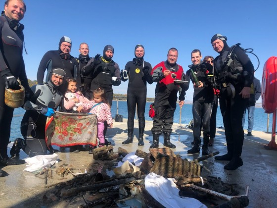 Не е за вярване какво извадиха водолази от морето до Моста в Бургас СНИМКИ