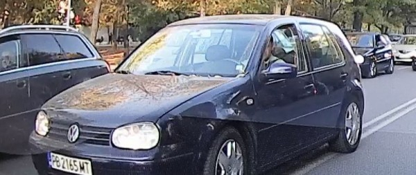 Това ли е новото нормално: Правещ се на батка шофьор гази закона и заплашва в Пловдив СНИМКИ