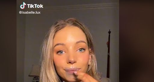 Секси TikTok блогърка поне нова смъртоносна мода! Опасно е - не го правете ВИДЕО