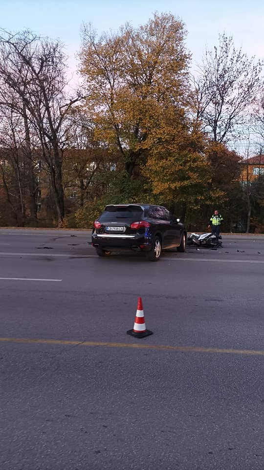 Страшен инцидент на ключов булевард в София, задръстването е огромно СНИМКИ