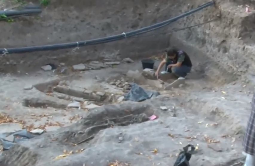 Вандалщина: Откраднаха човешки череп в Стара Загора ВИДЕО