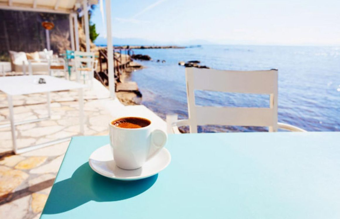 Гърция прие еврото и едно кафе от 50 стана 350 драхми. Не го правете, съветва собственичка на заведение