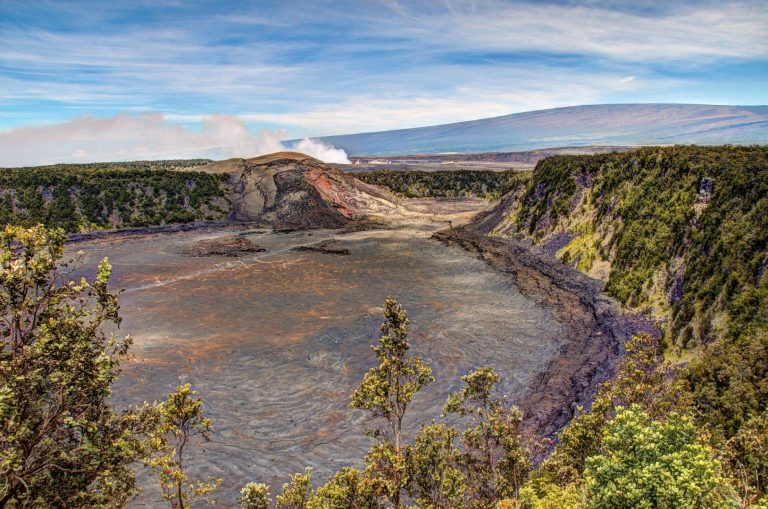Най-големият вулкан е на път да изригне и да остави в историята този земен рай СНИМКИ