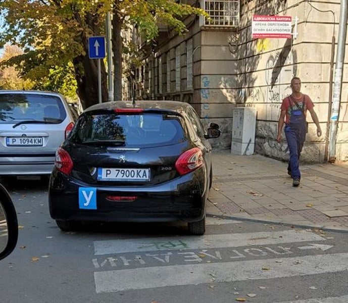 Потрес в Русе! Какво направи тази учебна кола СНИМКИ