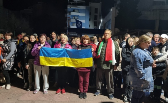 Украинските бежанци се разбунтуваха заради преместването им от лъскавите хотели по морето ВИДЕО