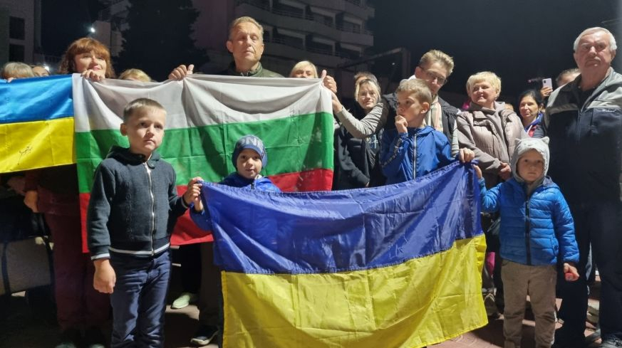 Украинските бежанци се разбунтуваха заради преместването им от лъскавите хотели по морето ВИДЕО