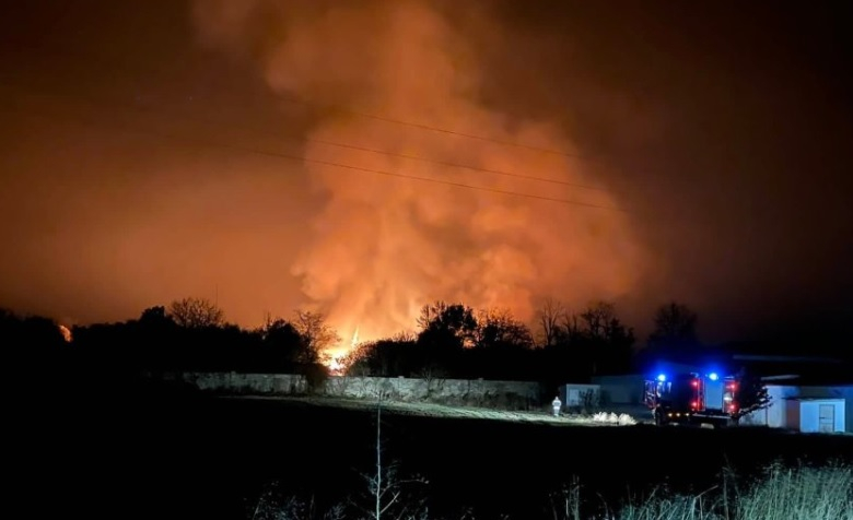 Огнен инцидент: Пожар бушува в завод "Арсенал" СНИМКА