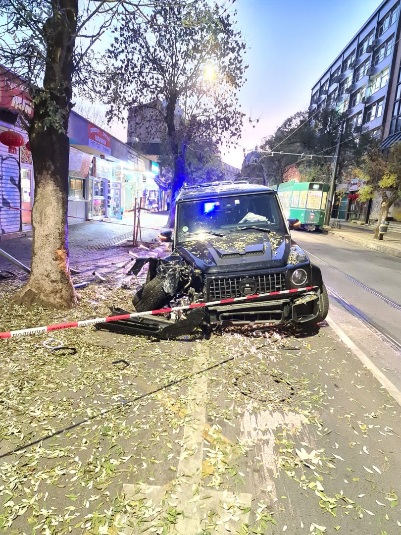 Първо в БЛИЦ! Бесен екшън с джип Мерцедес G класа на пъпа на София СНИМКИ