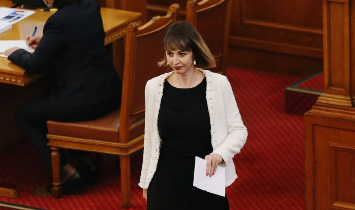 Депутатка от Промяната вярва, че трябва да има кабинет, но не такъв