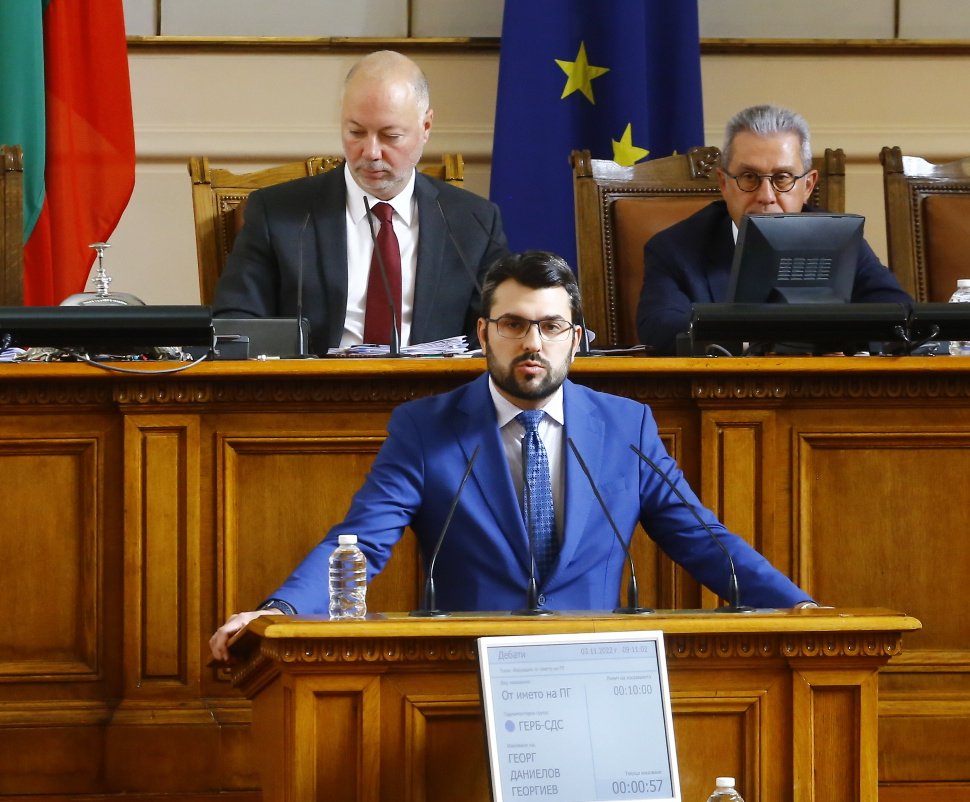 Депутат от ГЕРБ захапа здраво премиера на РСМ след скандалното му изказване 