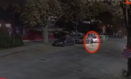 Ексклузивно ВИДЕО показва как прокурорското синче щъка по улицата, докато е под домашен арест 