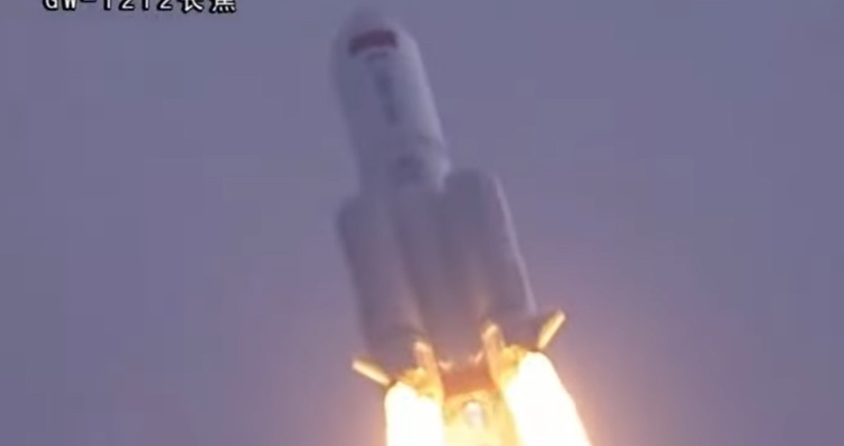 Китайска космическа ракета пада към Испания, спряха полетите на пътнически самолети  