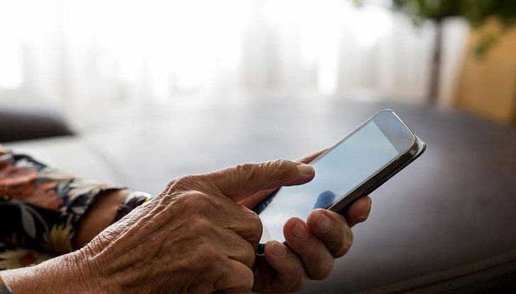 Телефонни измамници отмъкнаха крупна сума от наивна пенсионерка