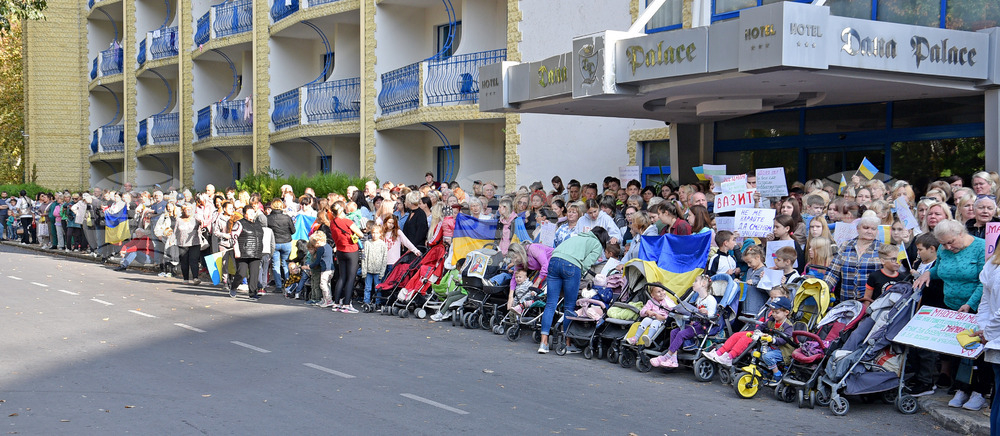 Министърът на туризма насмете украинските бежанци заради хотелите