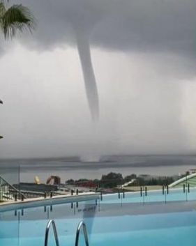 Торнадо вилня в любим на куп българи турски курорт ВИДЕО 