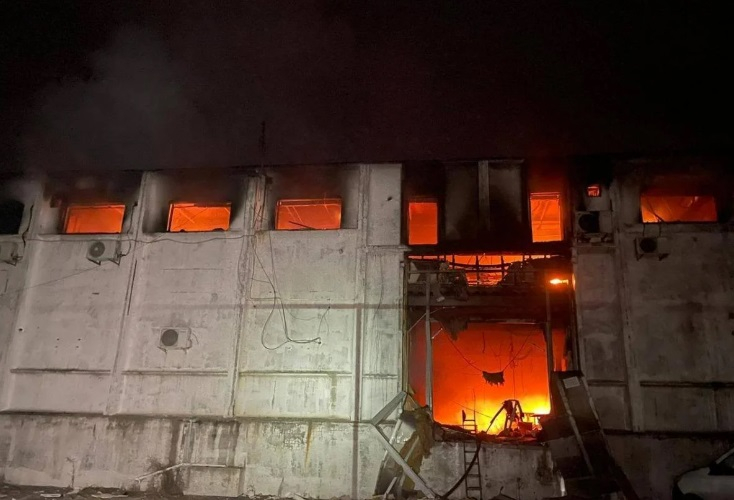 Тежък удар с ирански дронове и огромен пожар в Днепър 