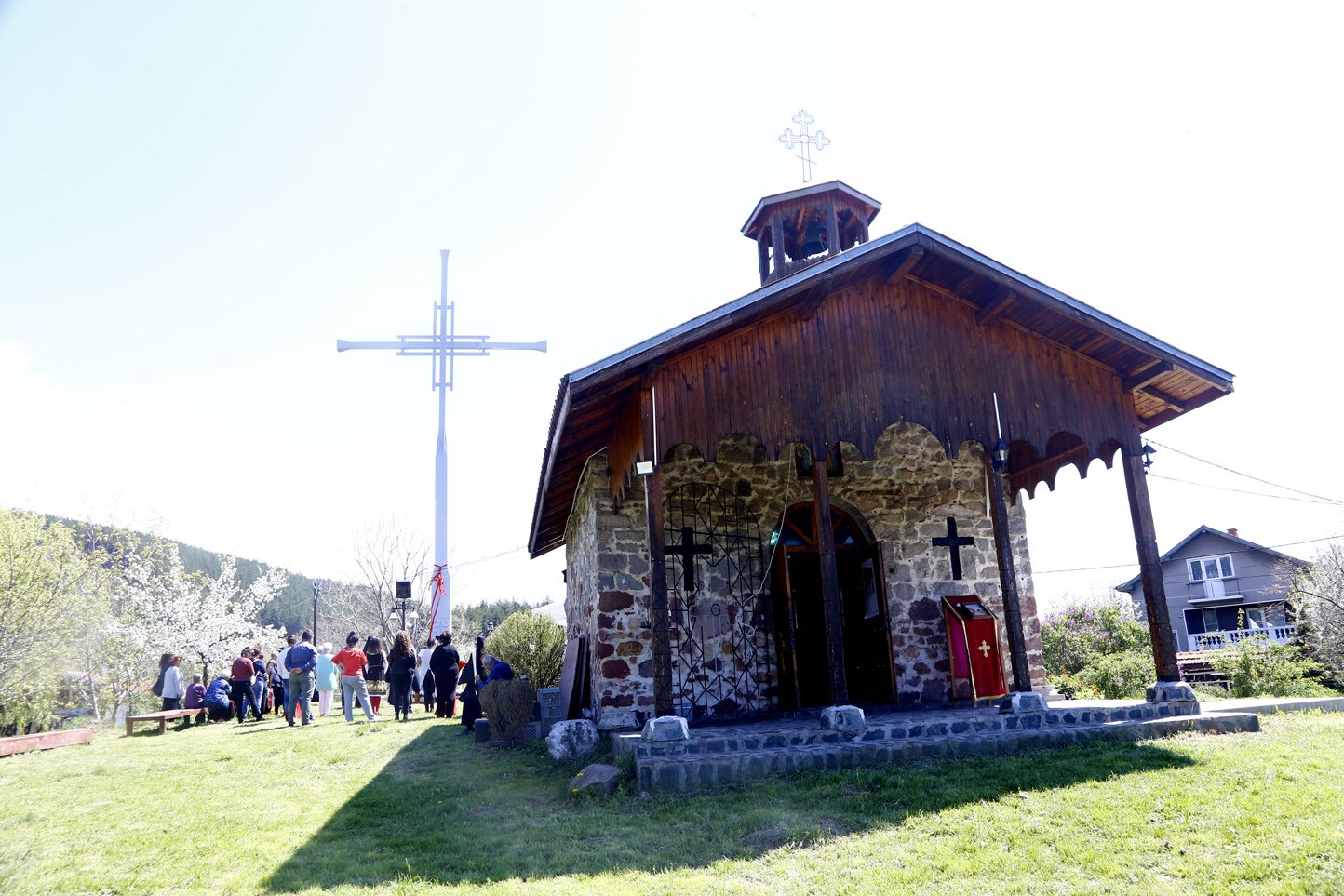 Чудни кръстове пазят България, а някои от тях лекуват