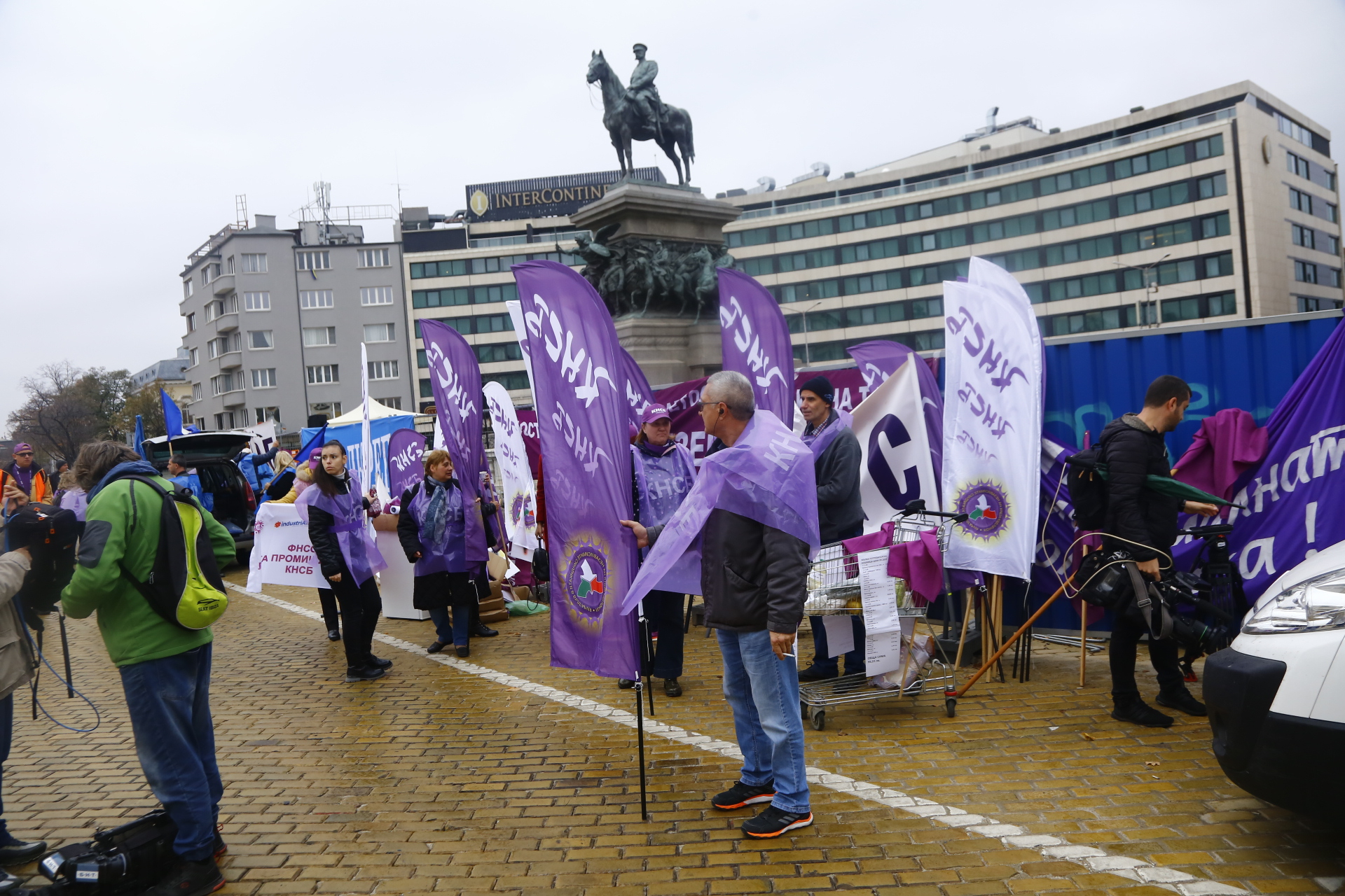 София е парализирана! Протестно шествие върви по тези централни булеварди КАРТА