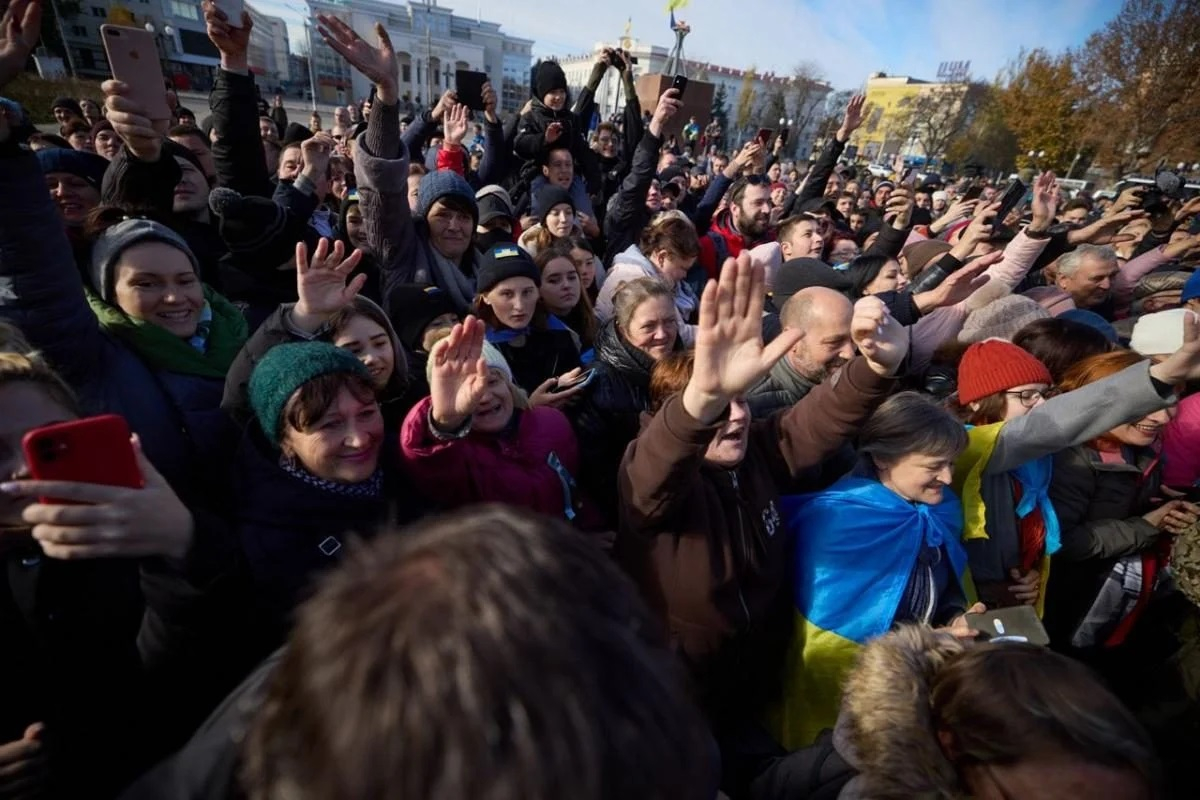 Зеленски посети Херсон, каза тръгват ли украинските войски към Москва СНИМКИ