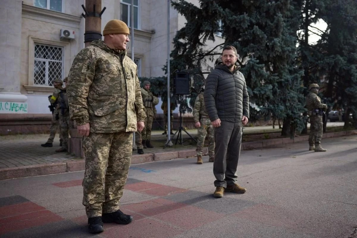 Зеленски посети Херсон, каза тръгват ли украинските войски към Москва СНИМКИ