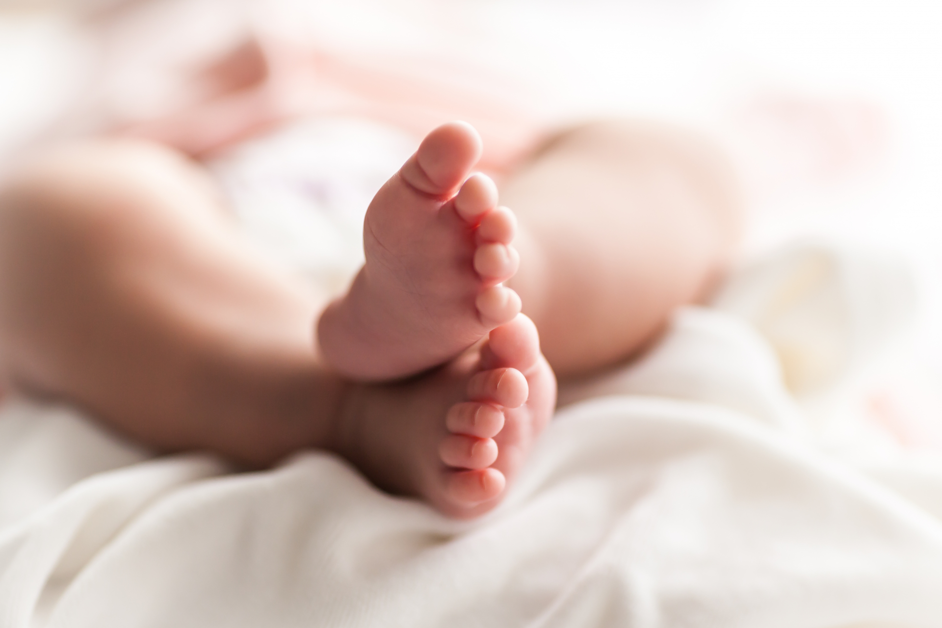  От болницата в Благоевград с извънредна новина за бебето на починалата родилка 