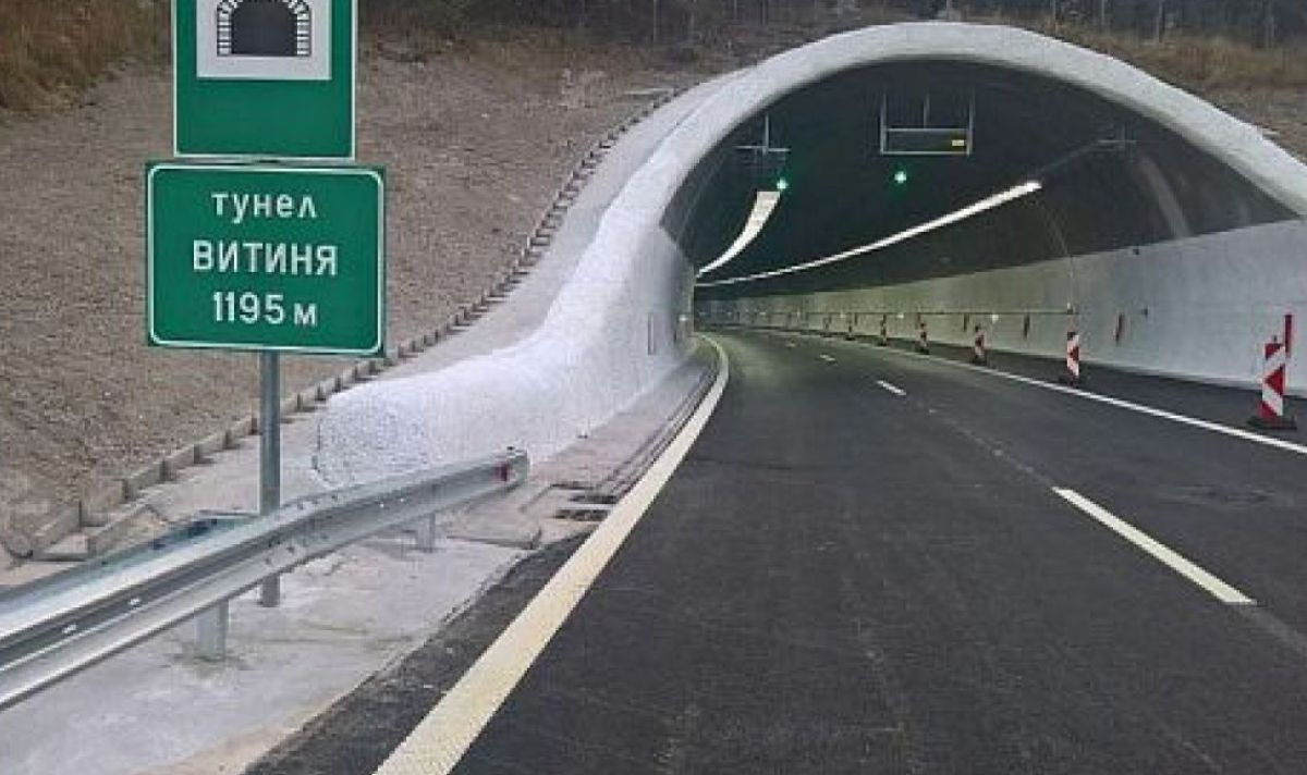 Верижно меле блокира тунел "Витиня" на АМ "Хемус" СНИМКА