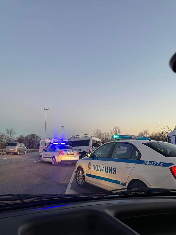 Извънредна ситуация на Околовръстното на София, гъмжи от полиция ВИДЕО