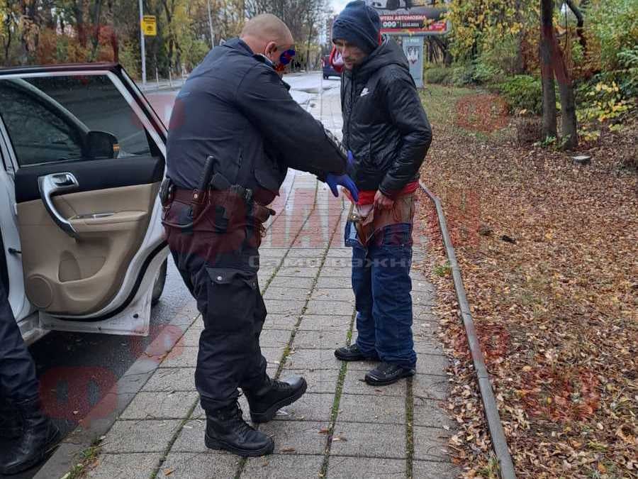 Мъж със свалени гащи изскочи пред колата на бургаска бизнесдама, а тя... СНИМКИ 18+