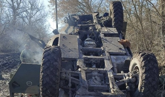 ВИДЕО от войната: Украински военни изпепелиха руски брониран "Тигър" край Луганск