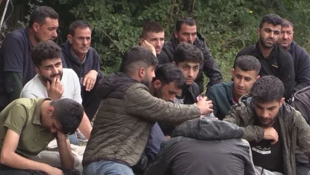 Полицаи: Крием се от бежанците на границата, готови са да ни разкъсат ВИДЕО