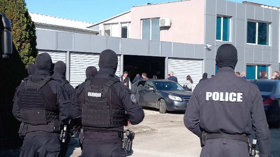 Служители на община Стамболийски пред БЛИЦ: Държат колегите ни заложници