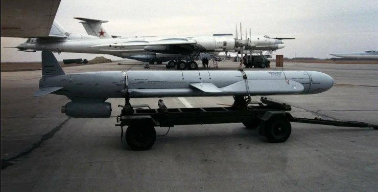 Defense Express: Американски компоненти са открити в руска ракета Х-101