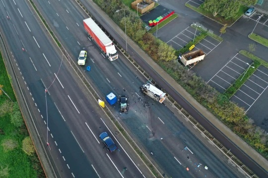 Жена загина след полицейска гонка и зверска катастрофа в Лондон