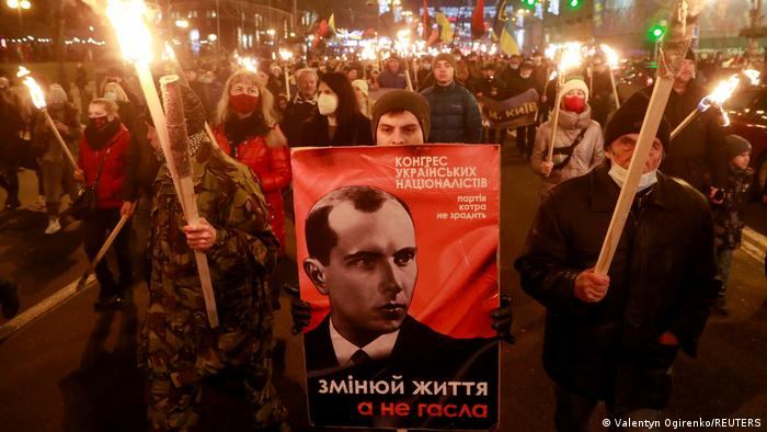 Новите европейци: В Украйна преименуваха улица "Лев Толстой" на Степан Бандера