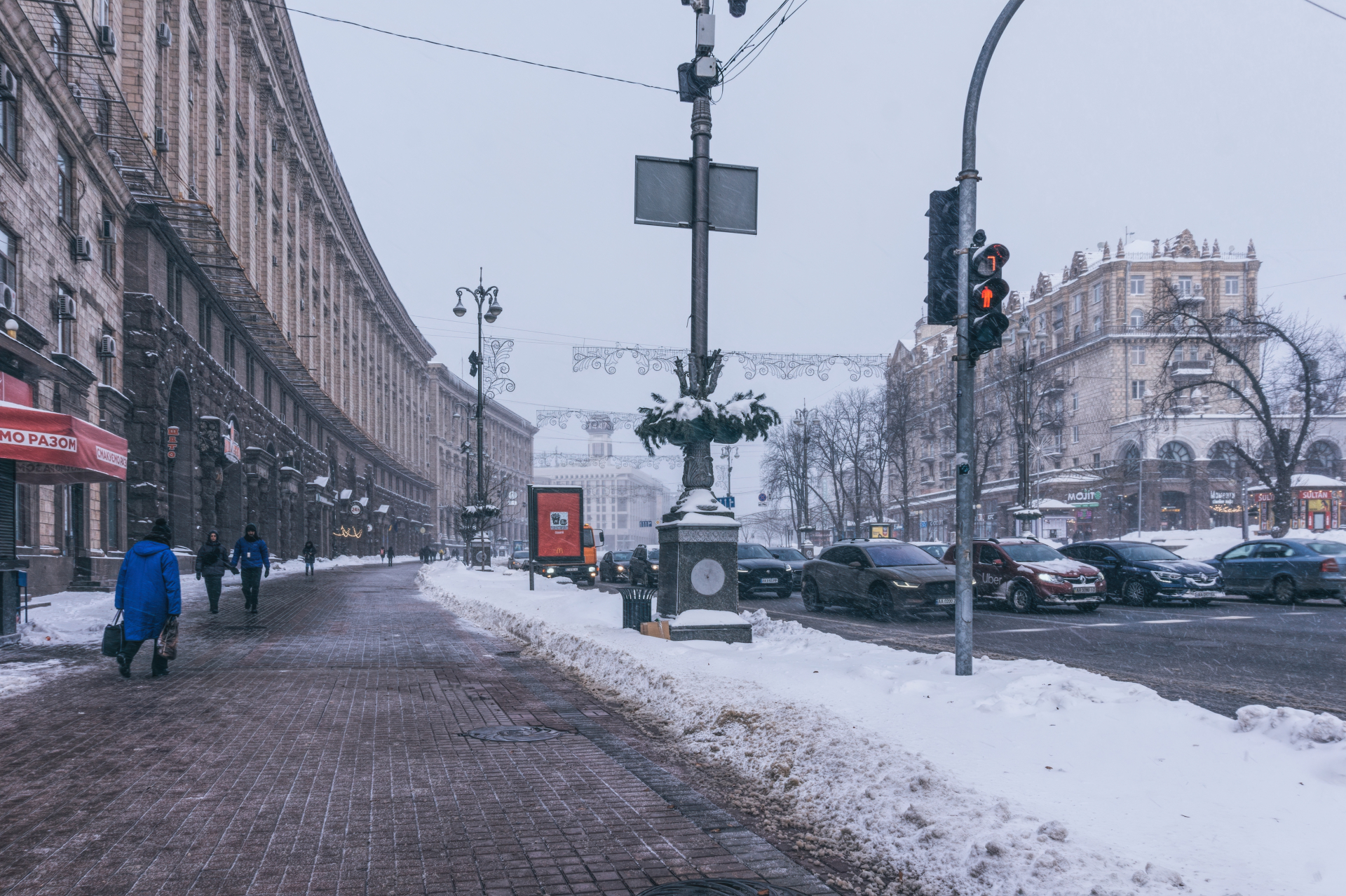Киев трепери от ужас - снегът идва, ток няма 