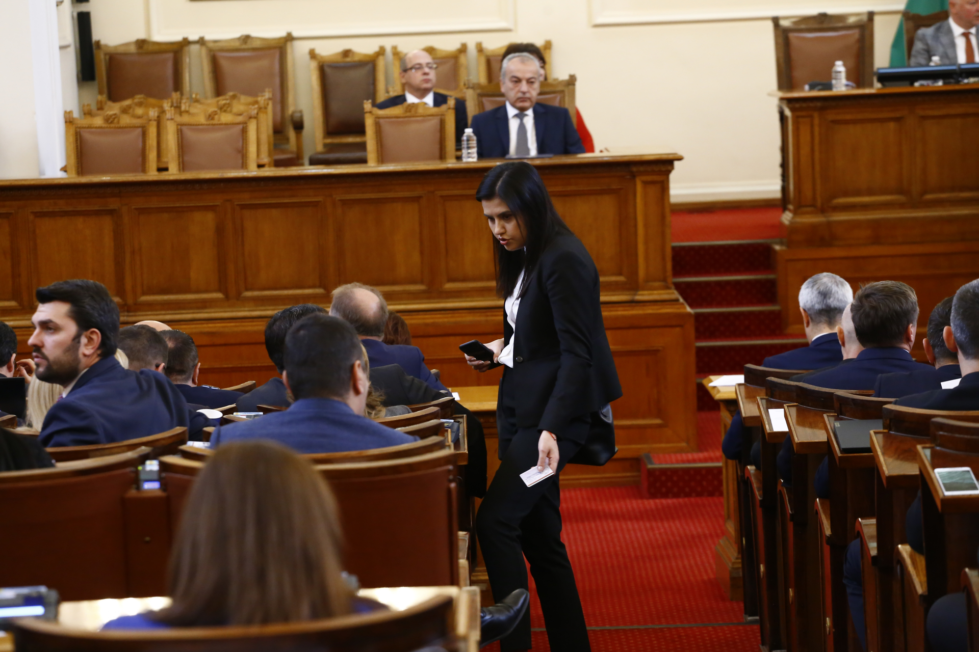 Депутатите взеха ключово решение за парите на българите със 175 гласа!