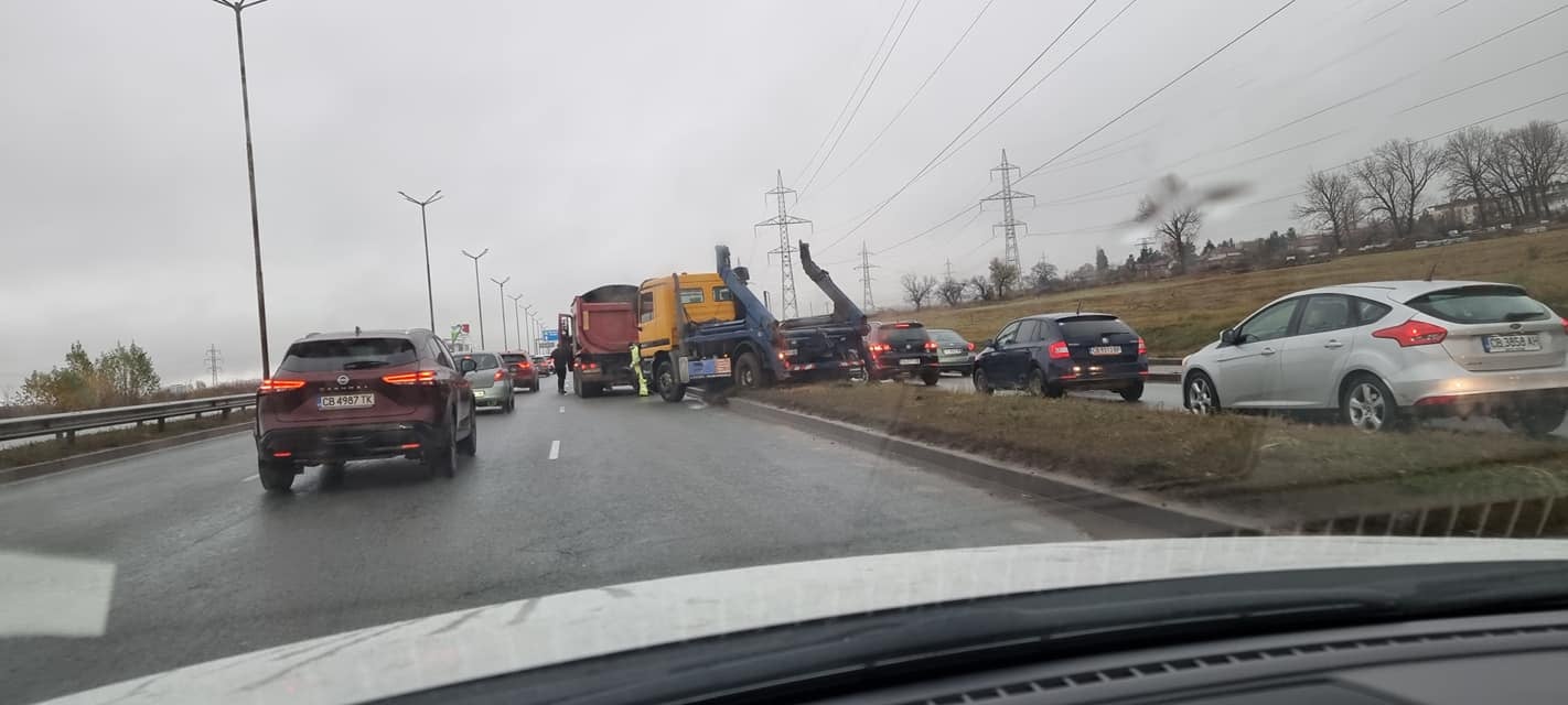 Зверско верижно меле на Околовръстното в София СНИМКИ