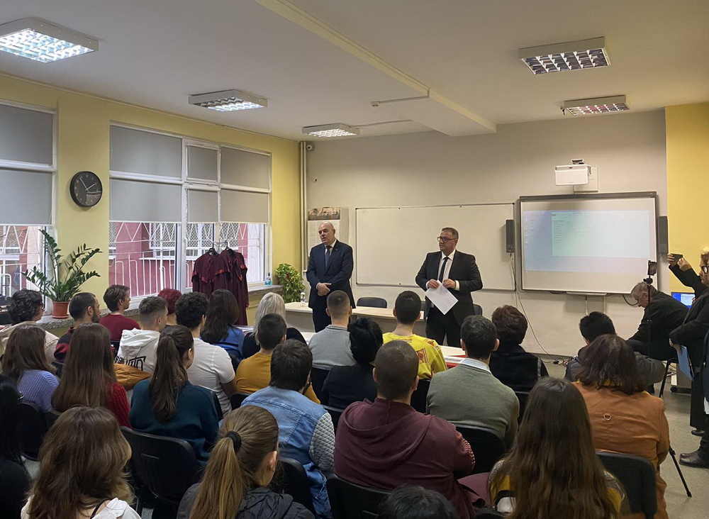 Иван Гешев към ученици в Силистра: Знаете ли правата си, ще можете да се защитите