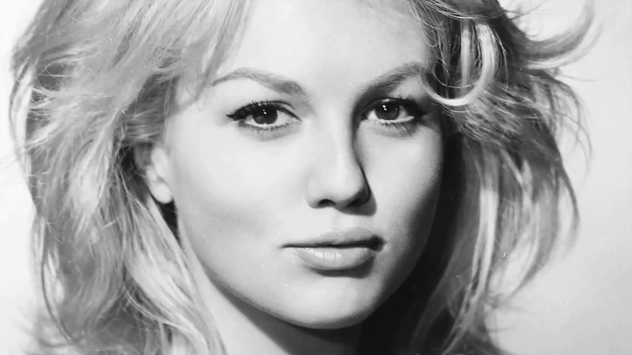 Почина една от най-красивите и известни европейски актриси, играла в легендарни филми СНИМКИ
