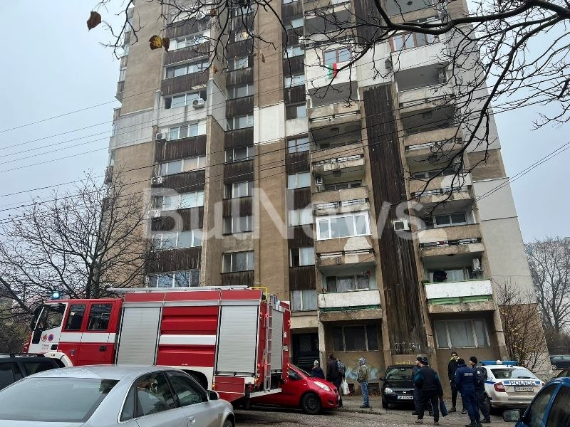 Огнен ад във Враца: Пламна жилище в един от най-високите блокове в града СНИМКИ