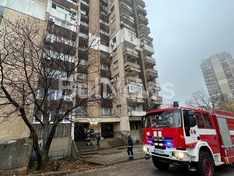 Огнен ад във Враца: Пламна жилище в един от най-високите блокове в града СНИМКИ