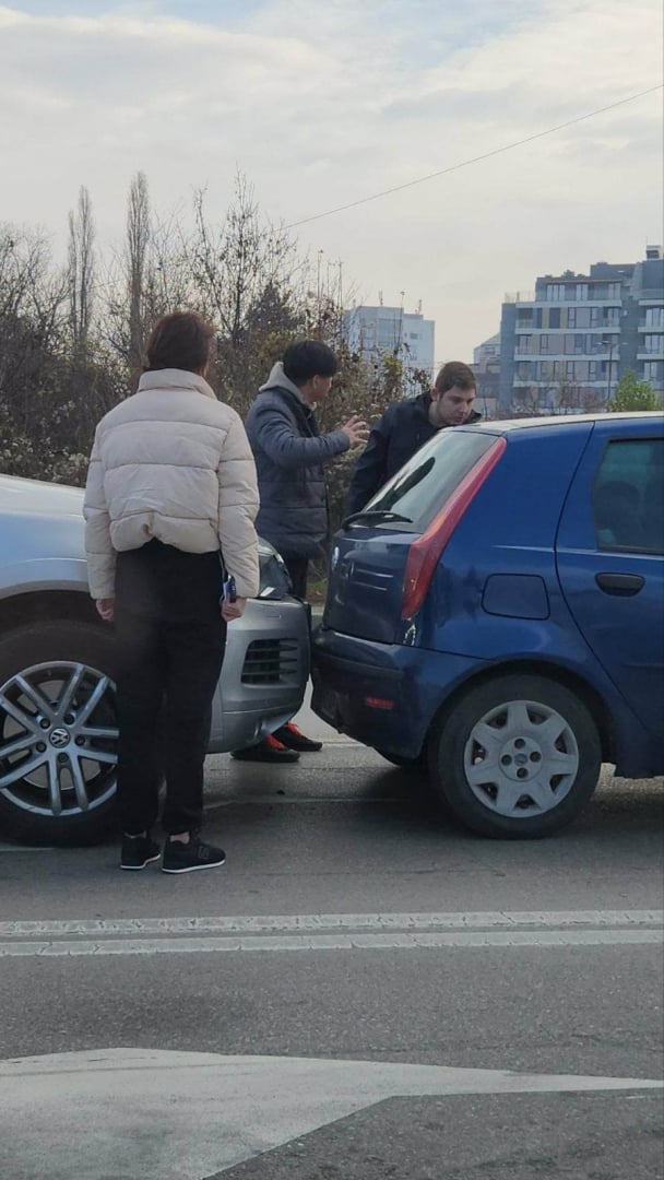 Екшън в БЛИЦ! Бой на бул. "Симеоновско шосе" в София, замесен е чужденец ВИДЕО