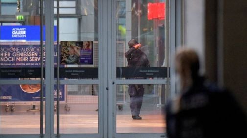 Паника в Дрезден: Мъж стреля в радио, взе заложници в търговски център