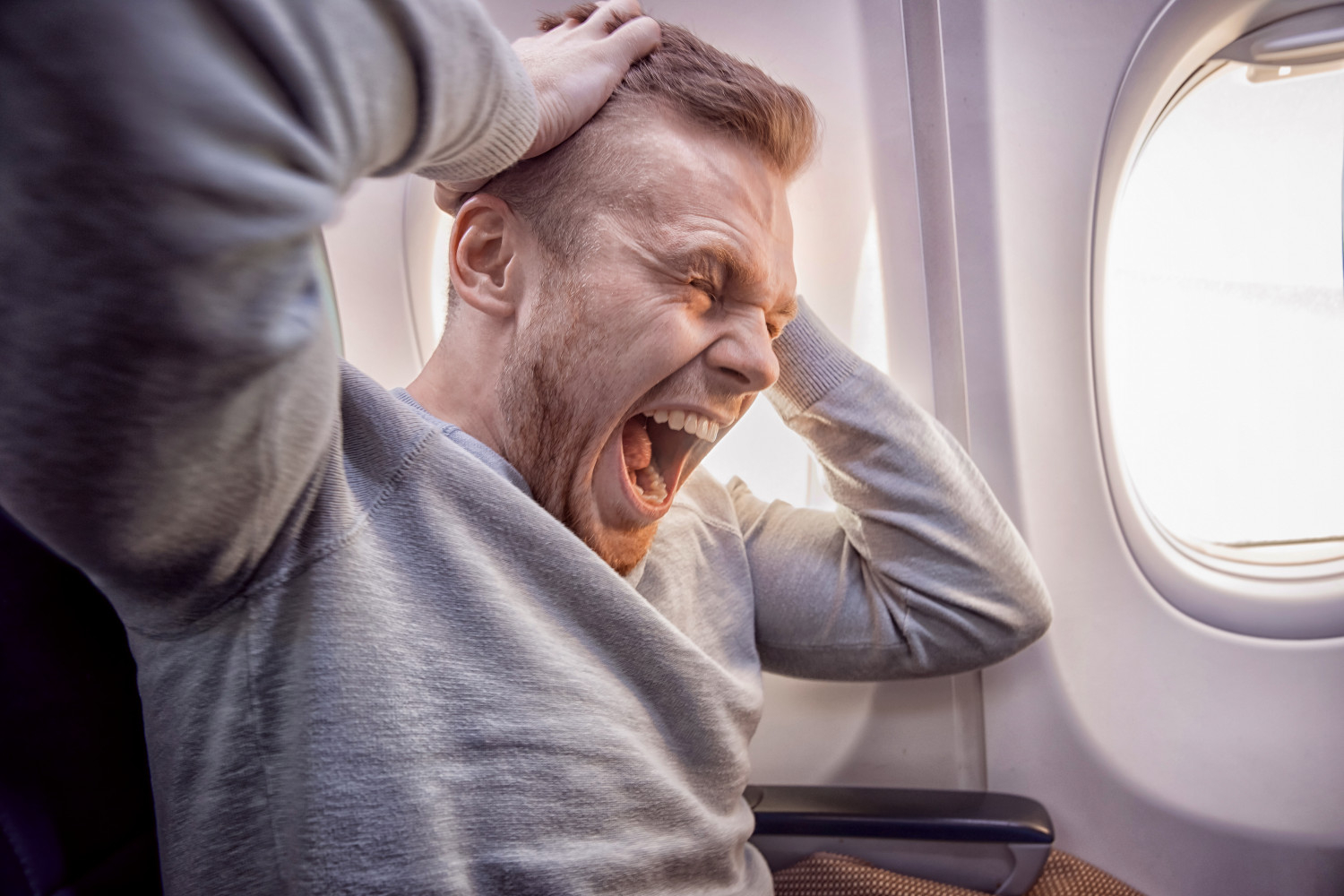 Страх от летене: Пристъпи на пътници приземяват аварийно самолети