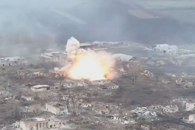 ВИДЕО от войната: Мощни удари с термобарични боеприпаси от TOС-1A по Новоселовское