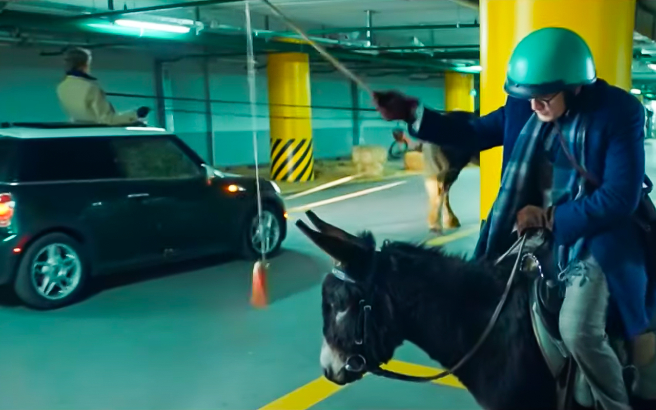 С коне и каруци: Реклама показа какво ще правят европейците на фона на скъпия бензин ВИДЕО