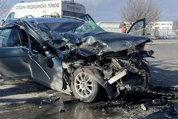 Извънредно в БЛИЦ! Затвориха Подбалканския път, задръстването е огромно, ето какво се случва СНИМКИ