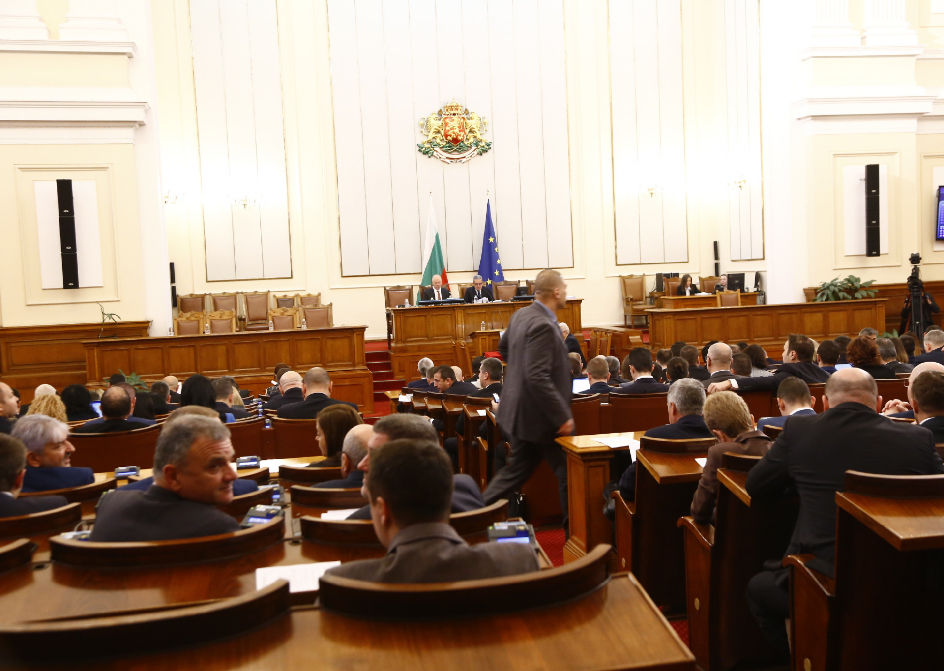 Депутатите зарадваха всички българи с това гласуване, отстъпката за горивата става...